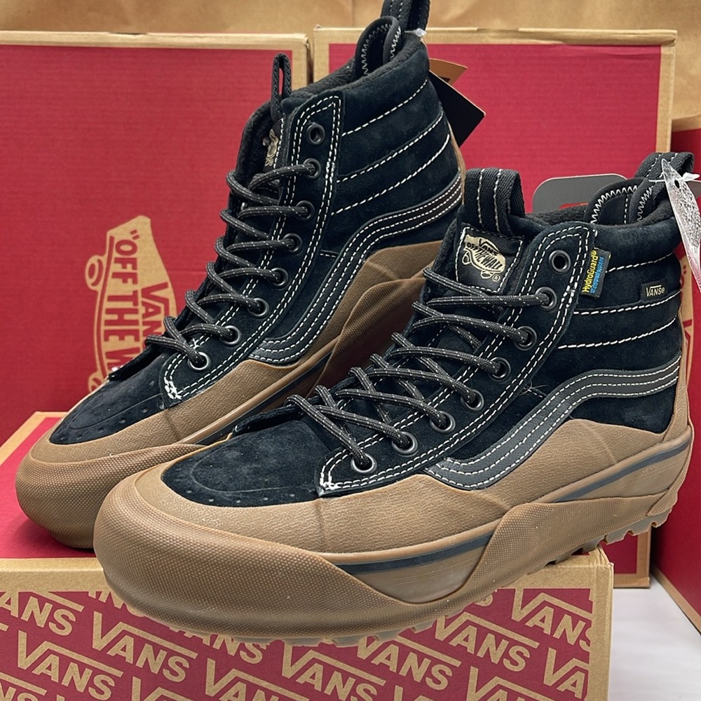 Vans Women’s Sk8-Hi Dip Mte-2
Black/Gum
VN0009QKB9M
Boots Cold Weather Sneakers - Picture 5 of 16